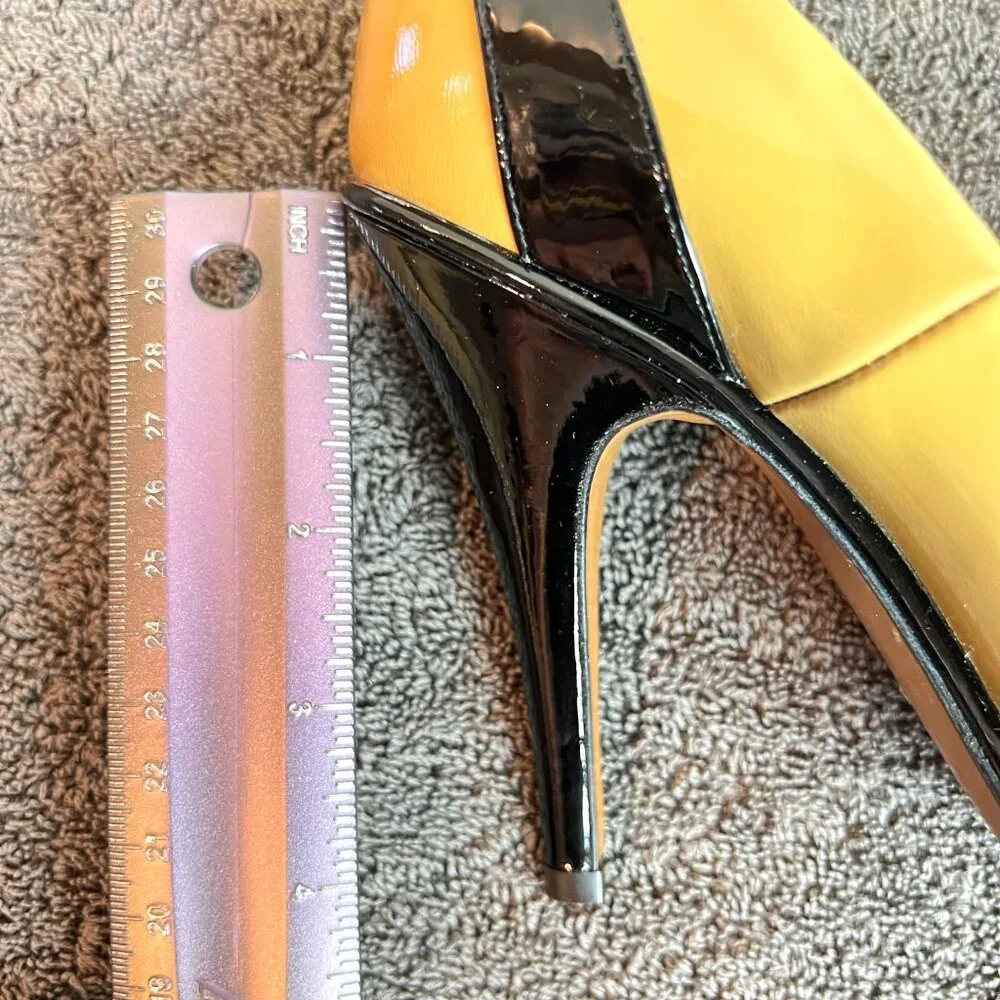 Moschino Womens Size 40.5 Black Tan Patent Leather‎ Peep Toe Heels Pumps Shoes